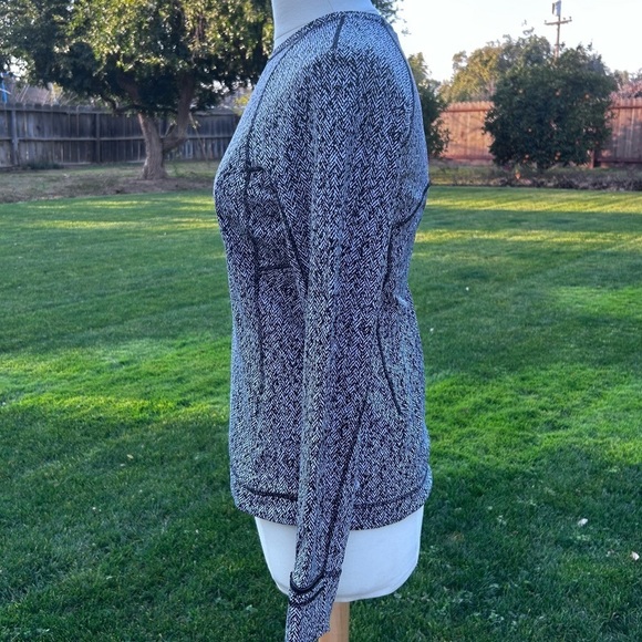 Lululemon Runderful Long Sleeve Athletic Pullover Top | Size 10 - Picture 6 of 10